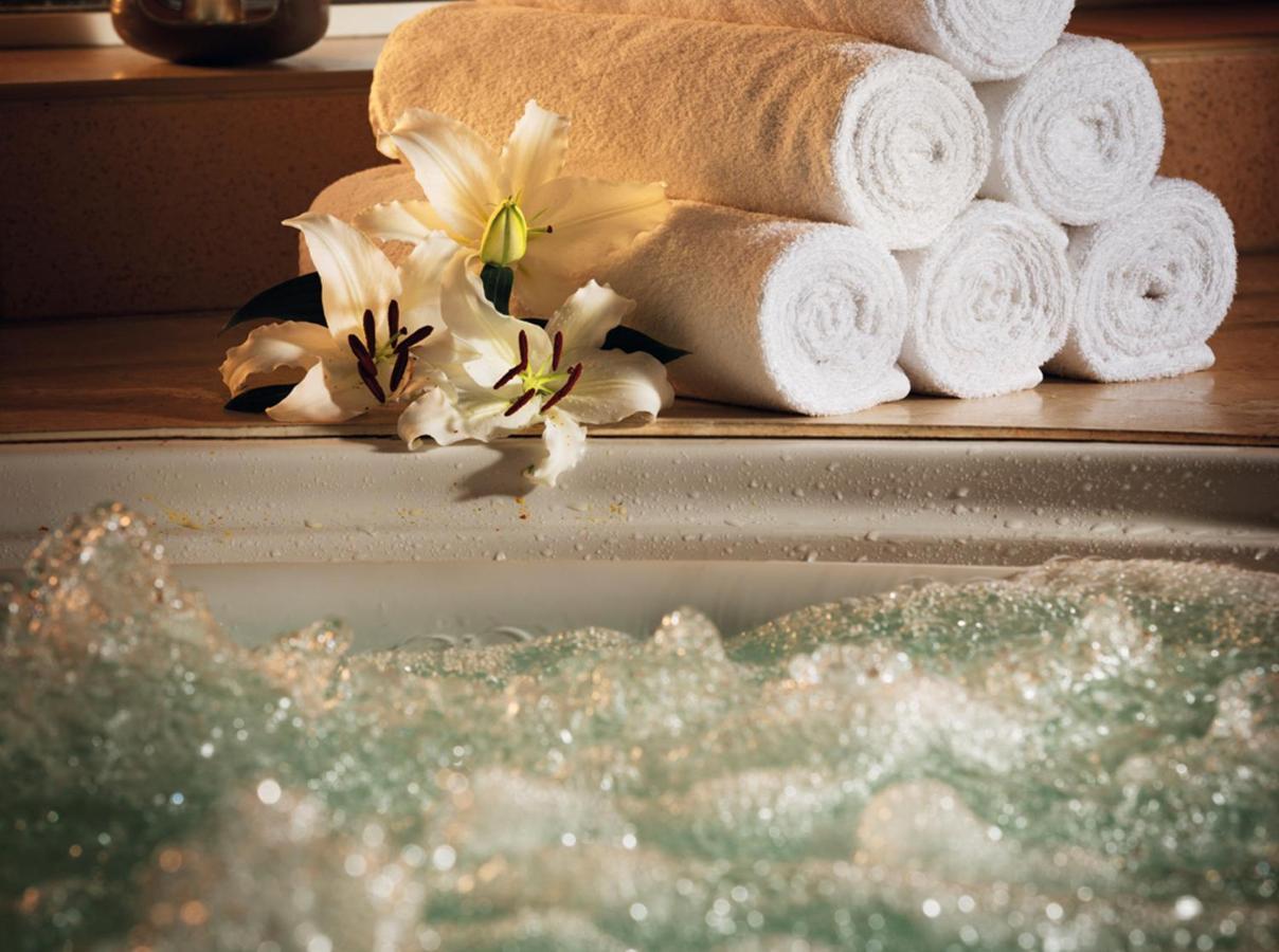 Moevenpick Hotel City Star Jeddah Luaran gambar A whirlpool bath
