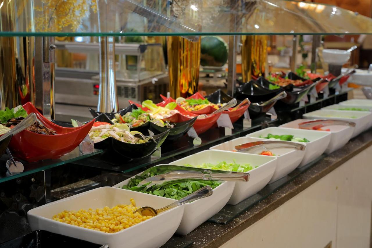 Moevenpick Hotel City Star Jeddah Luaran gambar A salad bar