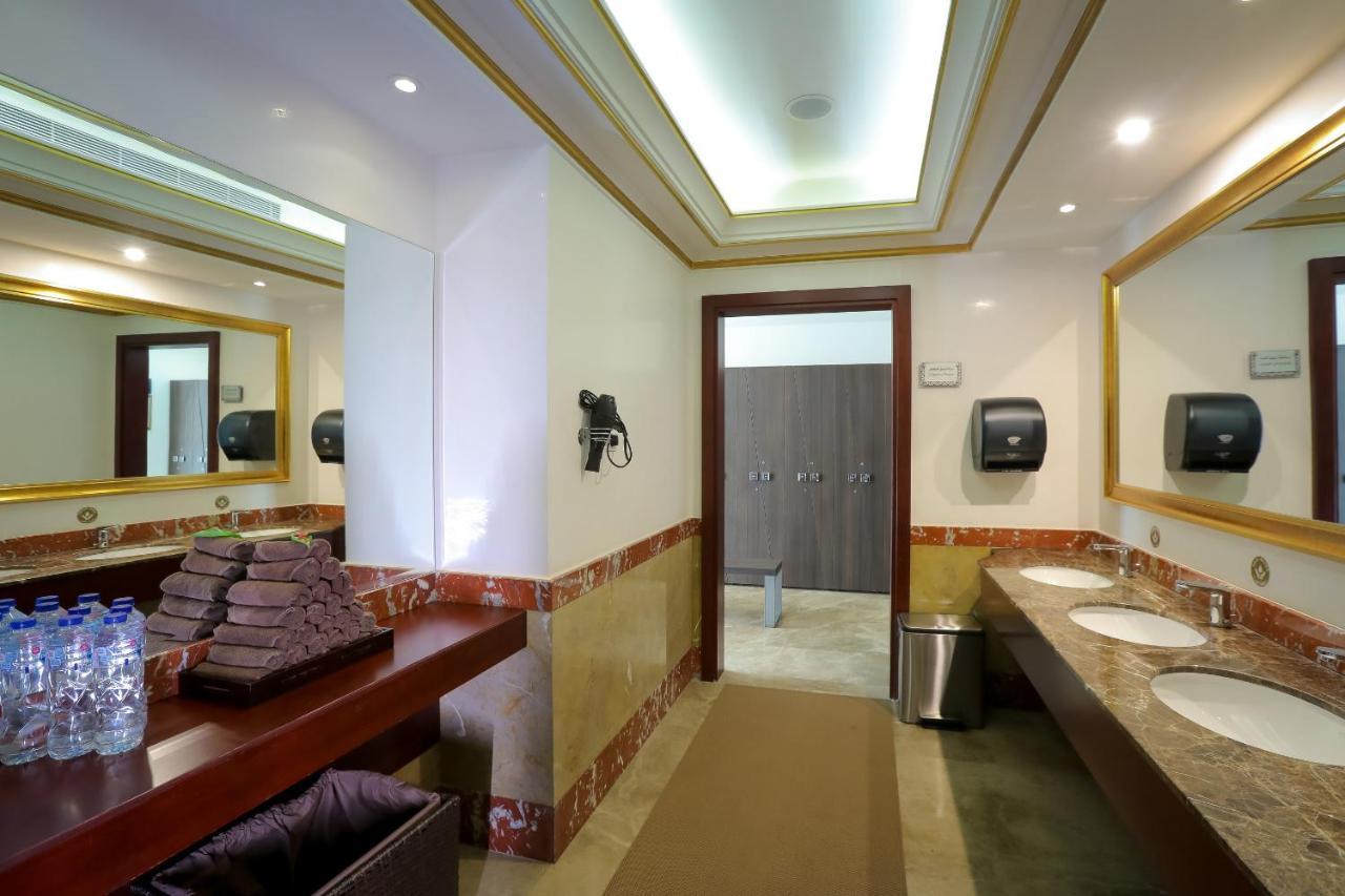 Moevenpick Hotel City Star Jeddah Luaran gambar A public restroom in a hotel