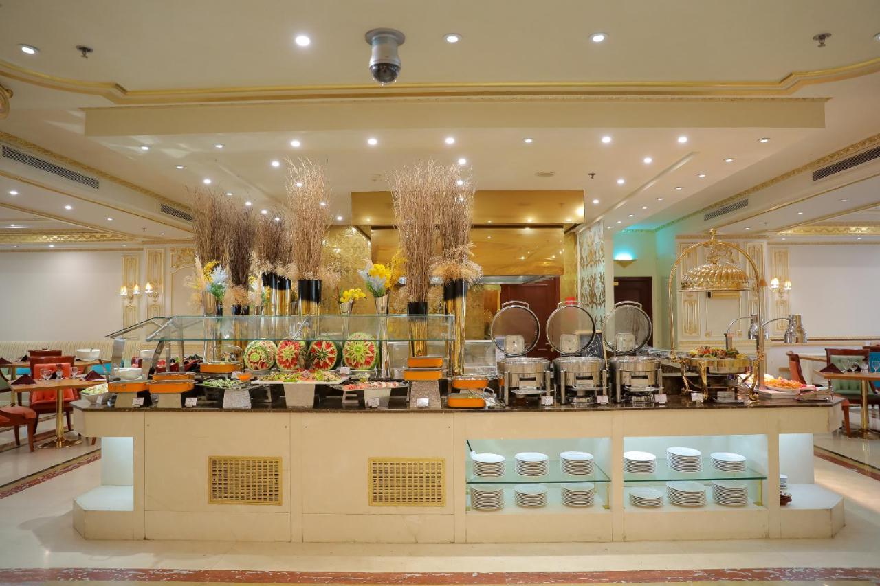 Moevenpick Hotel City Star Jeddah Luaran gambar A buffet at a hotel