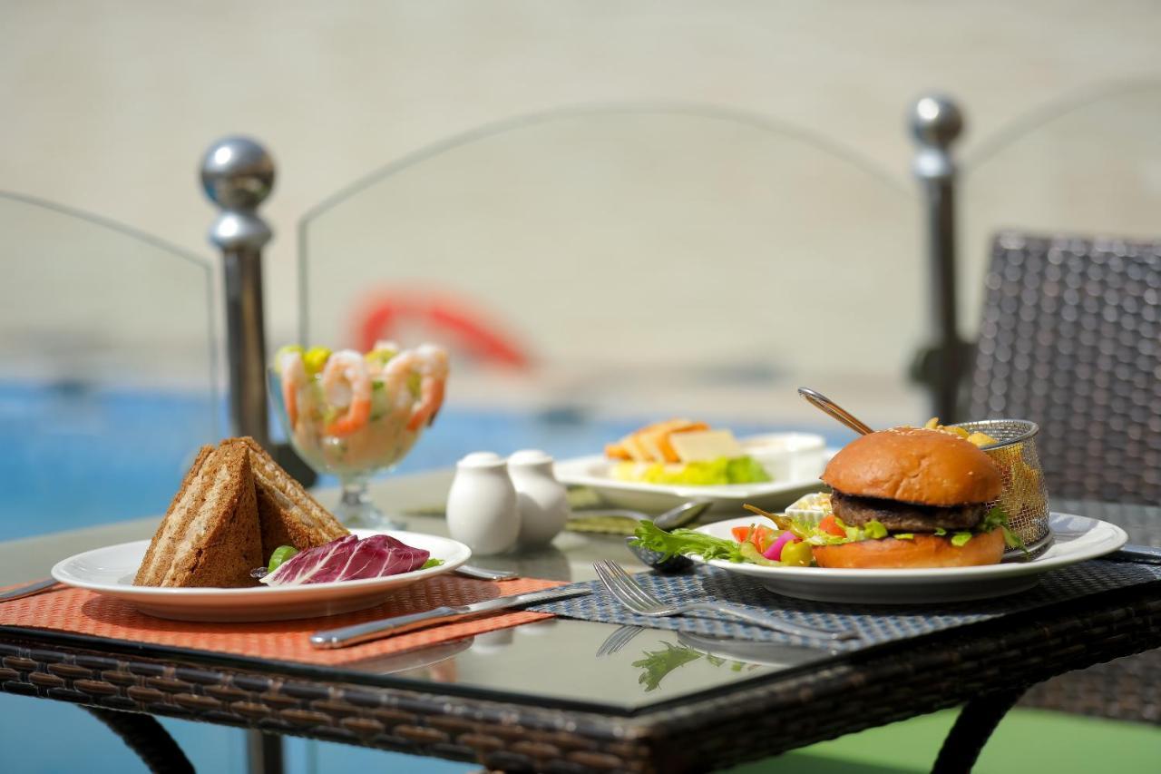 Moevenpick Hotel City Star Jeddah Luaran gambar A typical lunch at the hotel